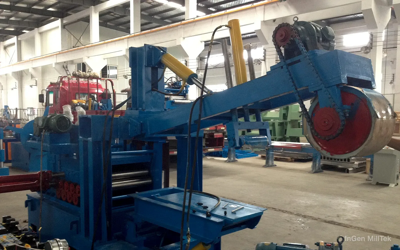 Leveler with shovel-head device
